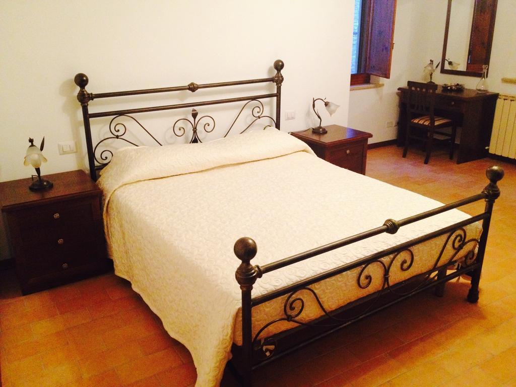 B&B La Dimora Del Capitano Фабриано Стая снимка