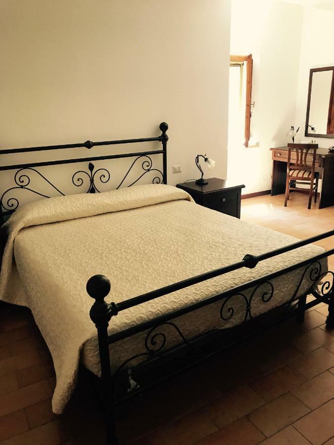 B&B La Dimora Del Capitano Фабриано Екстериор снимка